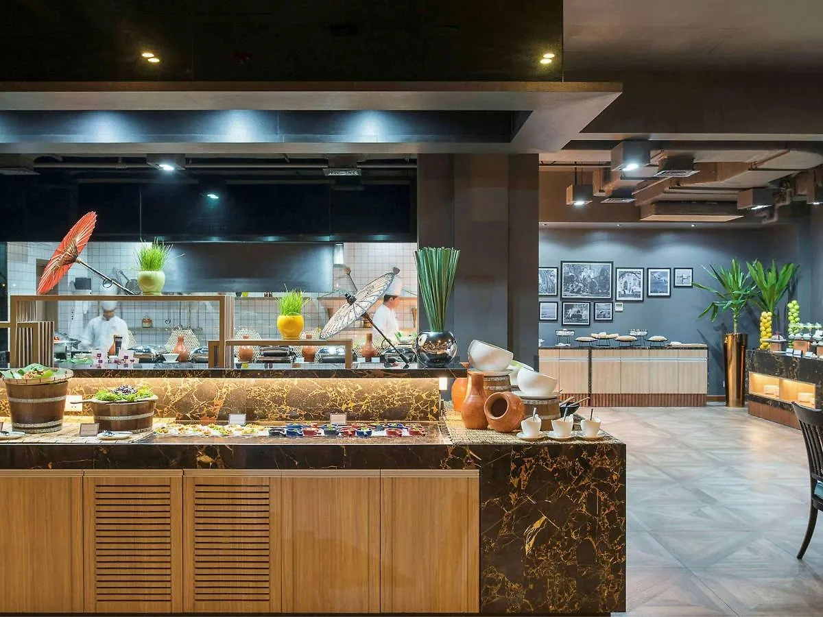 Mercure Yangon Kaba Aye 4*,